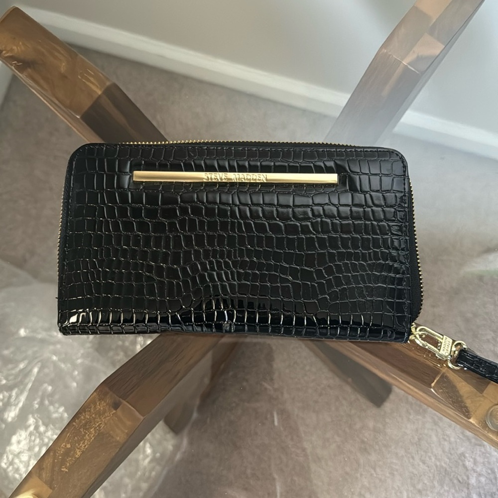 Steve Madden wristlet